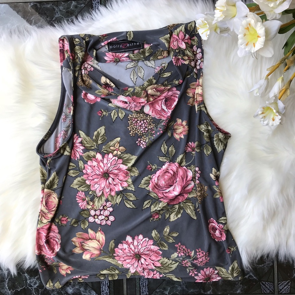 Nice grey color Polly & Esther blouse 🌿